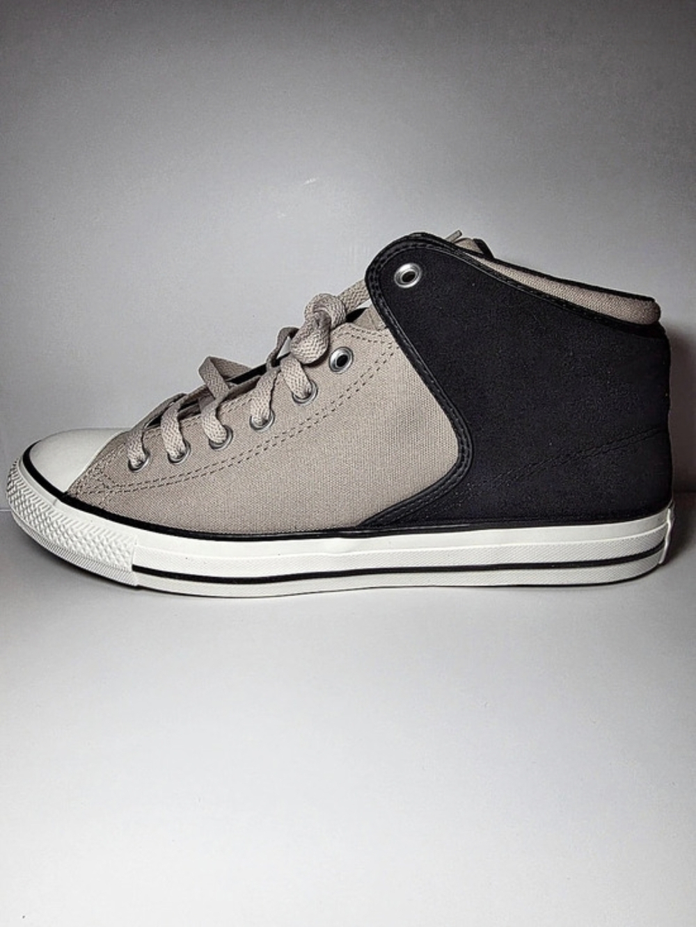 Converse CTAS High Street Mid Men Size 10 Women Size 12 New With Box